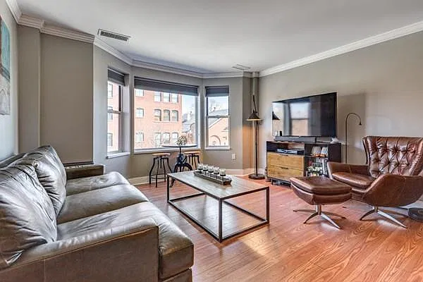 289 Essex Street - 305
