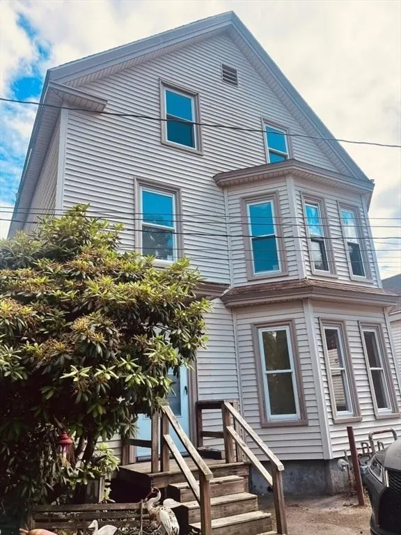 5 Little River Street - 1